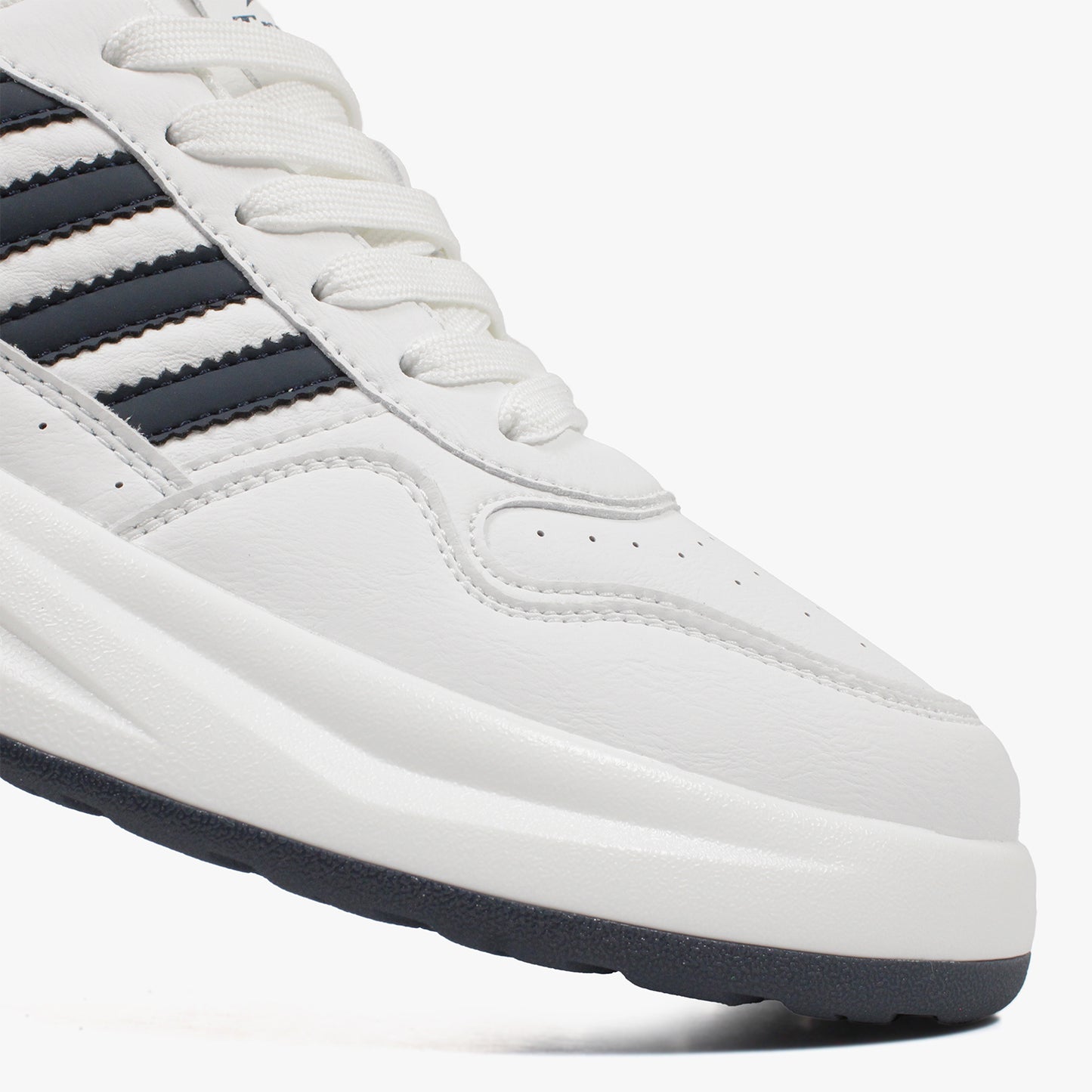 Tracer Shoes | White | Men's Collection